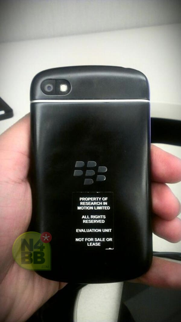 BlackBerry X10 – featuring a physical QWERTY 2