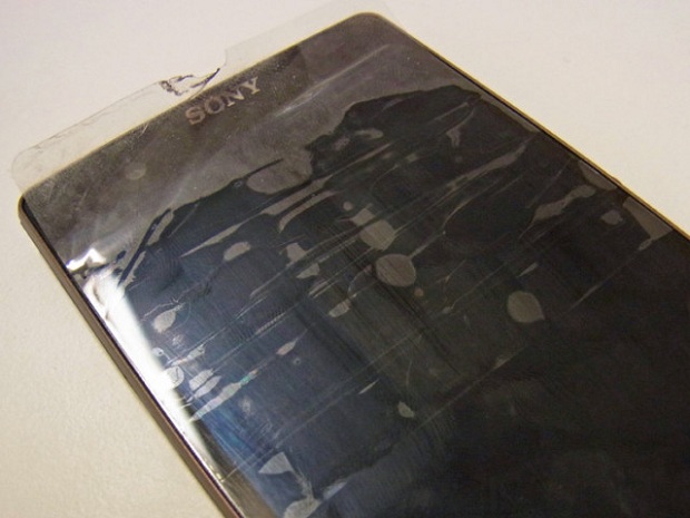 No Sony logo on the display of Xperia Z 10