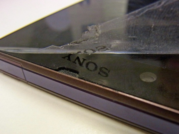 No Sony logo on the display of Xperia Z 8
